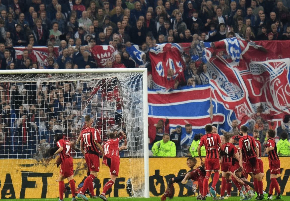 拜仁慕尼黑VS柏林联合：德甲巅峰对决精彩瞬间回顾(图1)